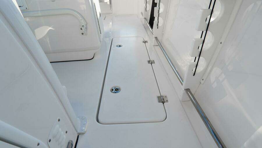 272 CC Adventure 27ft Tidewater Yacht For Sale