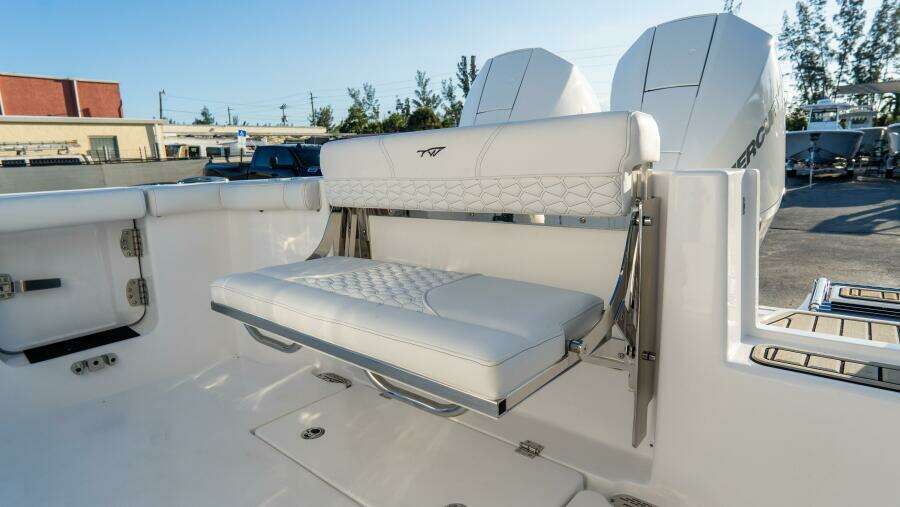 272 CC Adventure 27ft Tidewater Yacht For Sale