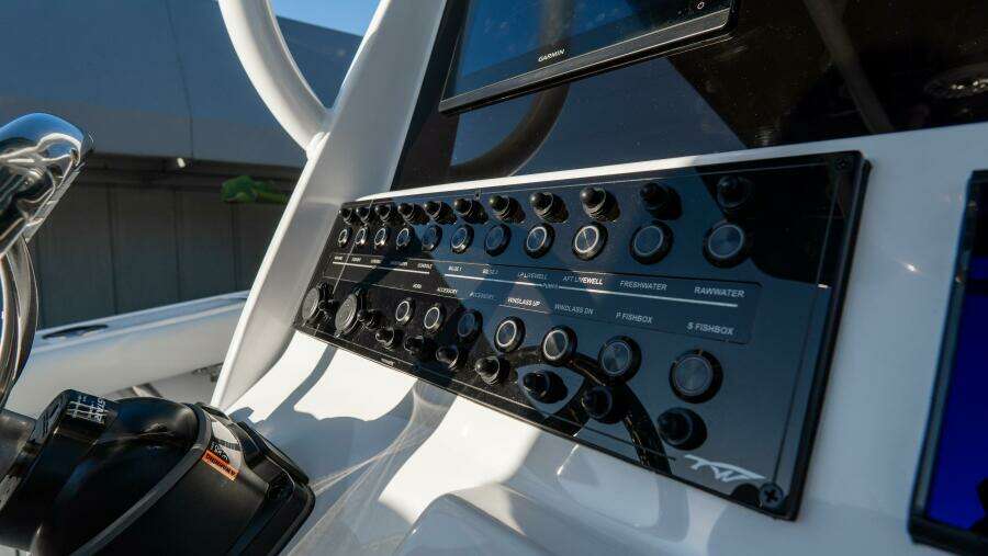 272 CC Adventure 27ft Tidewater Yacht For Sale