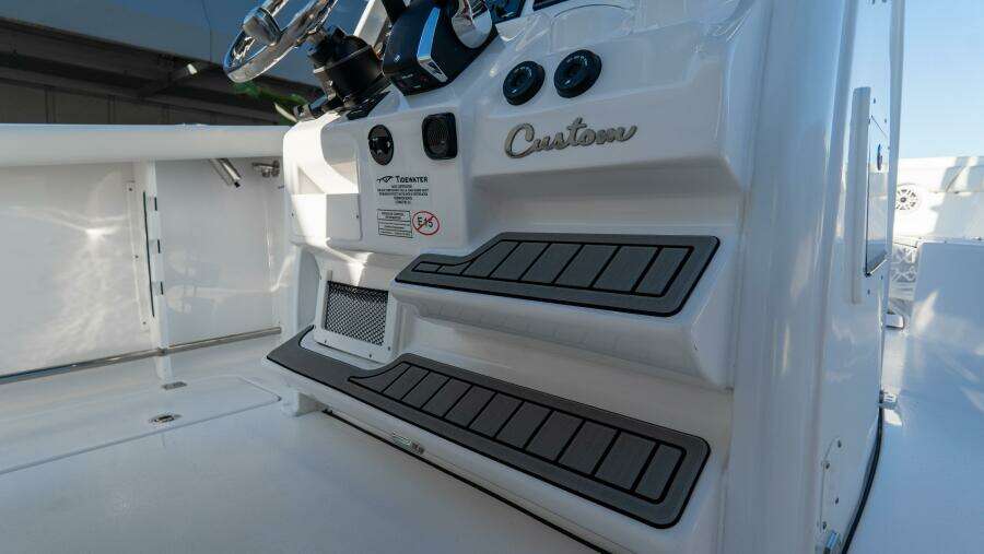 272 CC Adventure 27ft Tidewater Yacht For Sale