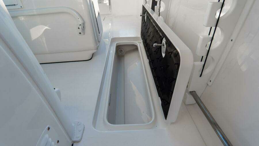 272 CC Adventure 27ft Tidewater Yacht For Sale