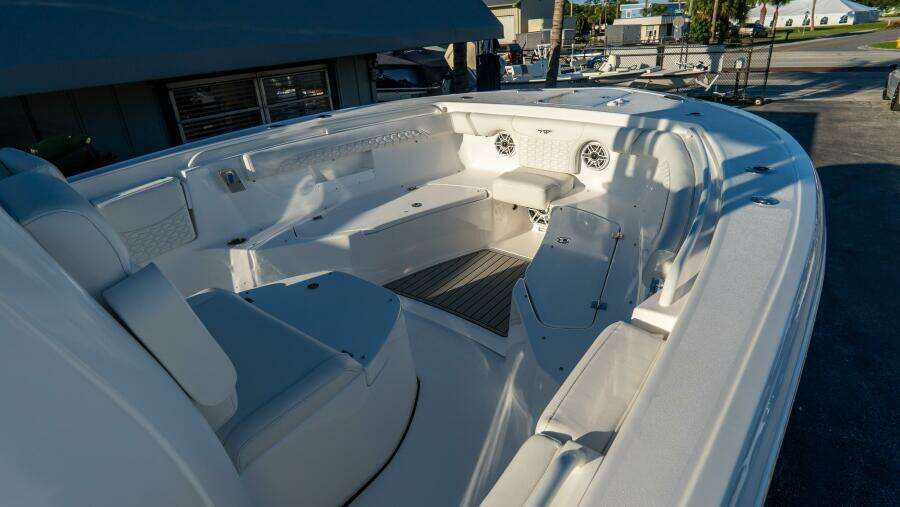 272 CC Adventure 27ft Tidewater Yacht For Sale