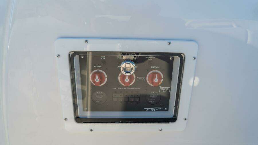 272 CC Adventure 27ft Tidewater Yacht For Sale