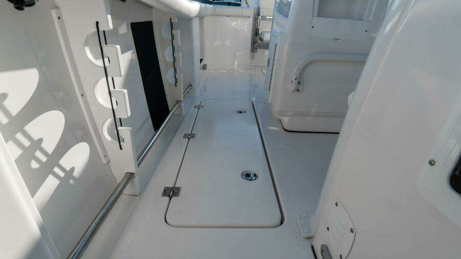 272 CC Adventure 27ft Tidewater Yacht For Sale
