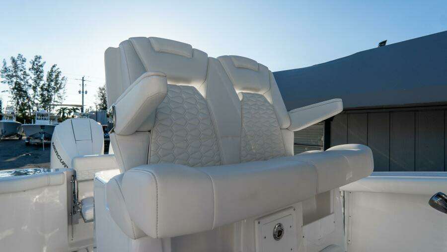 272 CC Adventure 27ft Tidewater Yacht For Sale