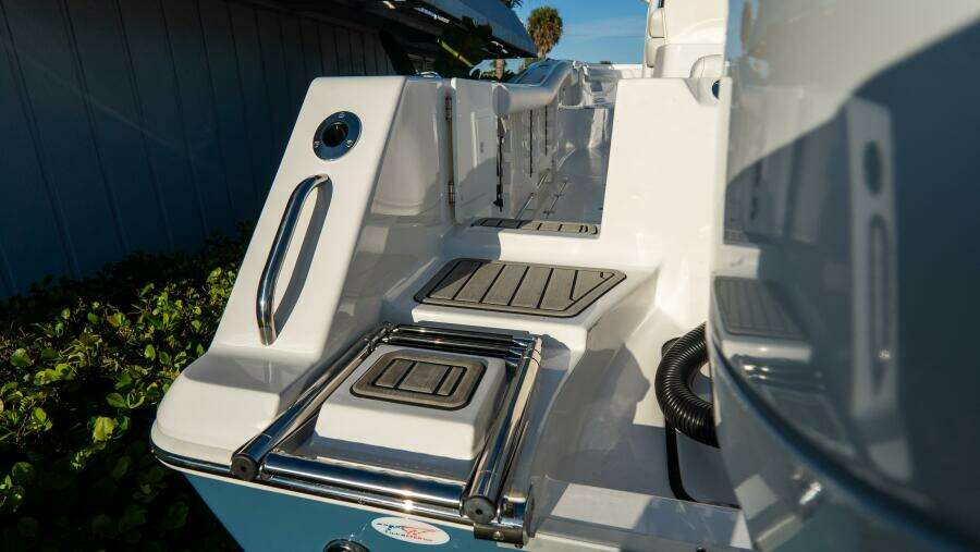 272 CC Adventure 27ft Tidewater Yacht For Sale