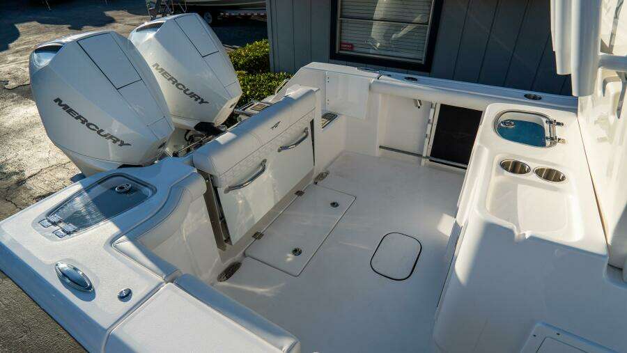 272 CC Adventure 27ft Tidewater Yacht For Sale