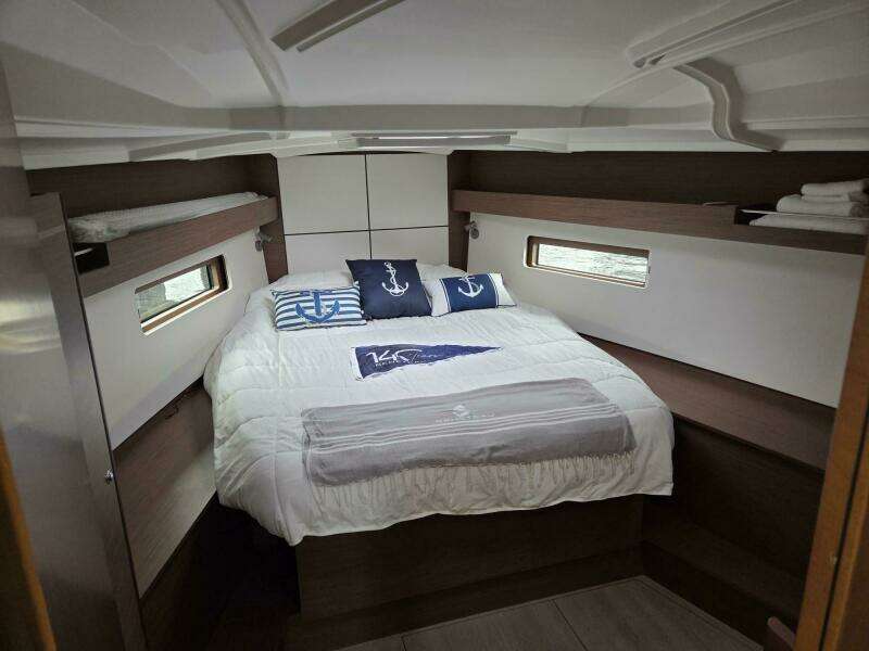 Spacous Vee Berth