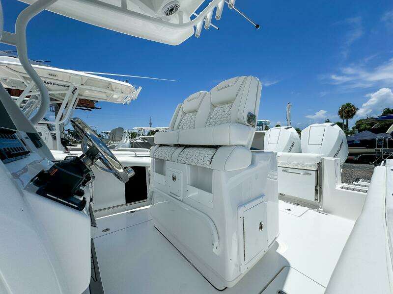 272 CC Adventure 27ft Tidewater Yacht For Sale