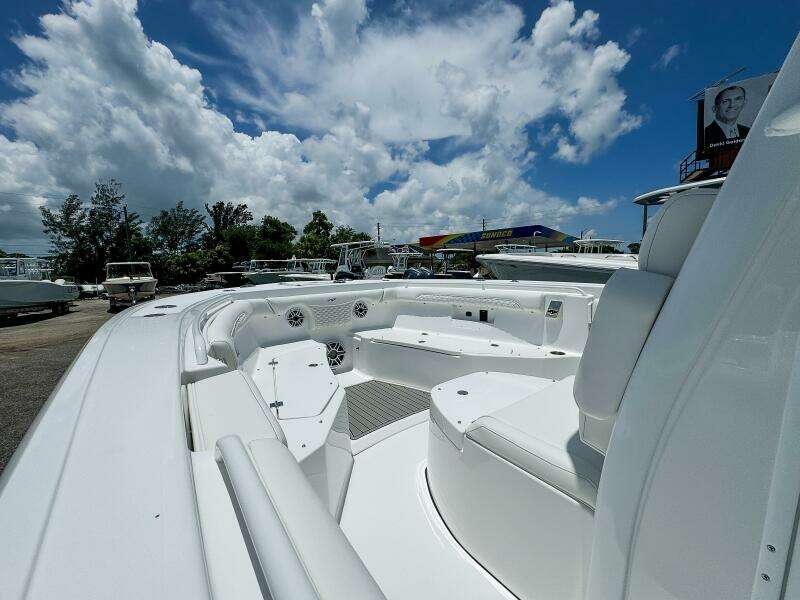 272 CC Adventure 27ft Tidewater Yacht For Sale