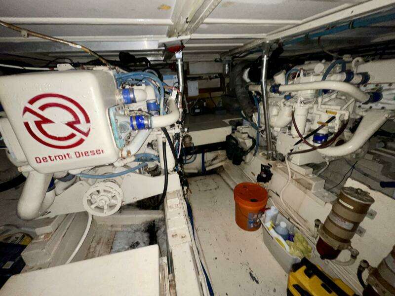 Rubber Ducky 48ft Hatteras Yacht For Sale