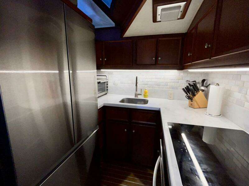 Rubber Ducky 48ft Hatteras Yacht For Sale