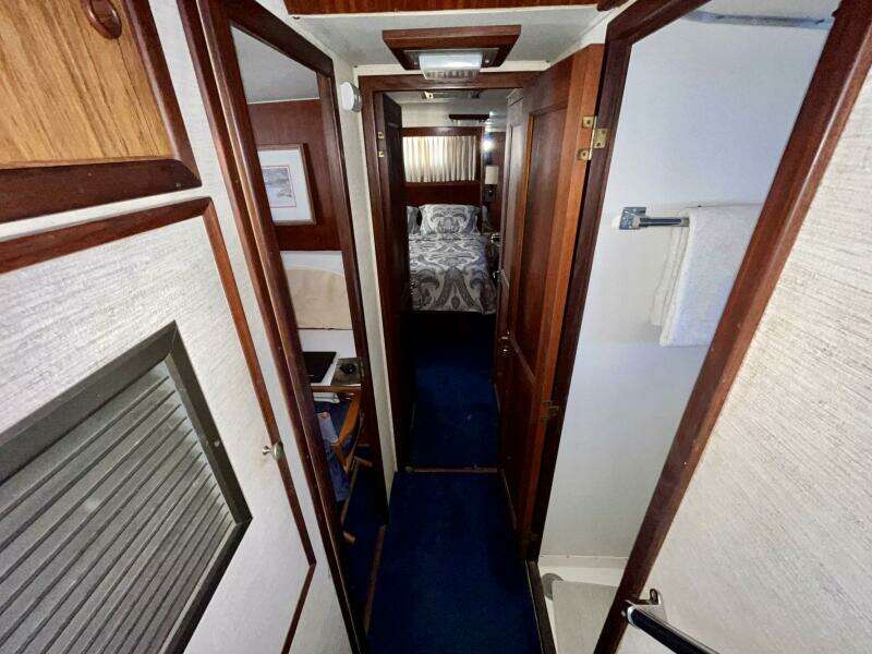 Rubber Ducky 48ft Hatteras Yacht For Sale