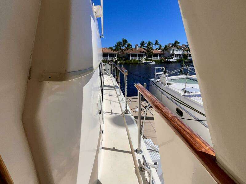 Rubber Ducky 48ft Hatteras Yacht For Sale
