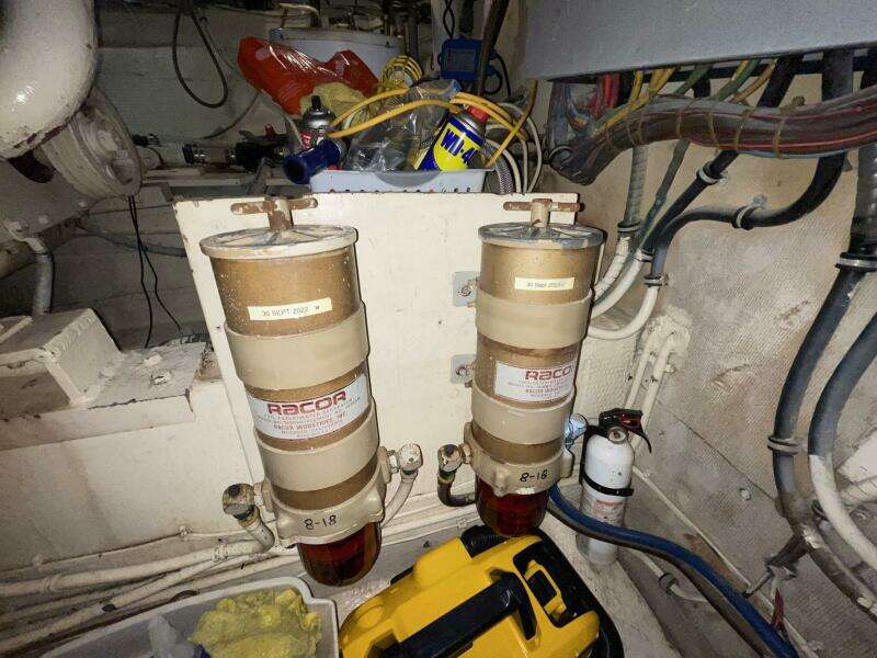 Rubber Ducky 48ft Hatteras Yacht For Sale