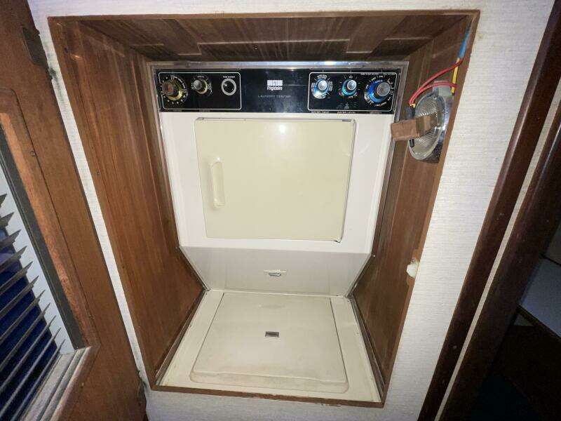 Rubber Ducky 48ft Hatteras Yacht For Sale