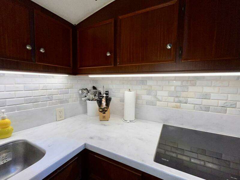 Rubber Ducky 48ft Hatteras Yacht For Sale