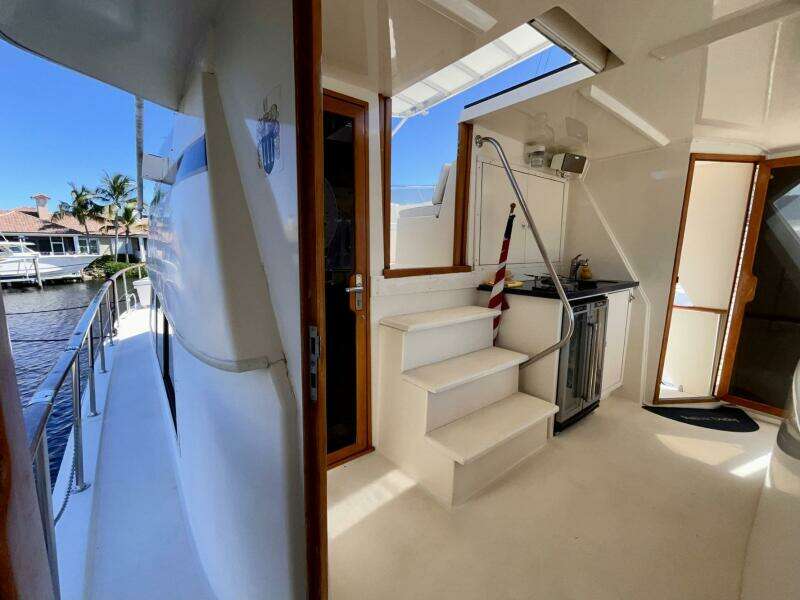 Rubber Ducky 48ft Hatteras Yacht For Sale