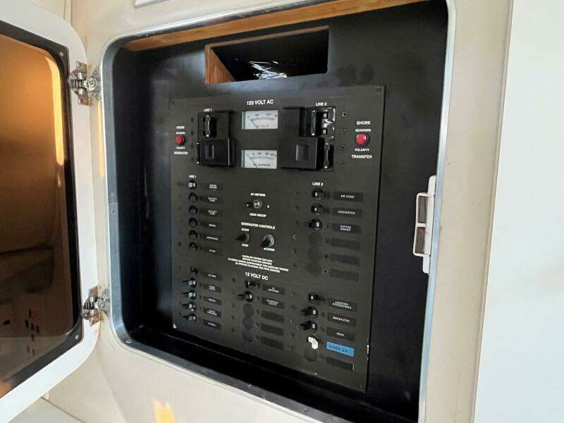 Equalizer 33ft Wellcraft Yacht For Sale