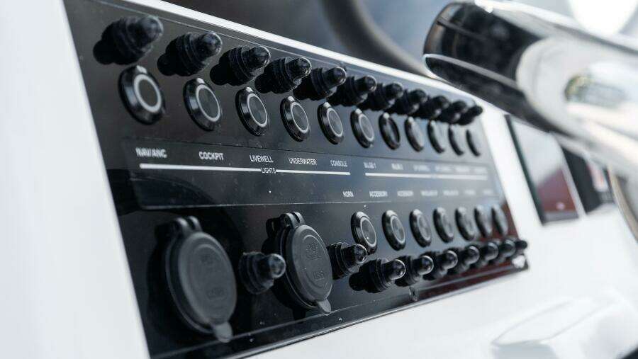 256 CC Adventure 25ft Tidewater Yacht For Sale