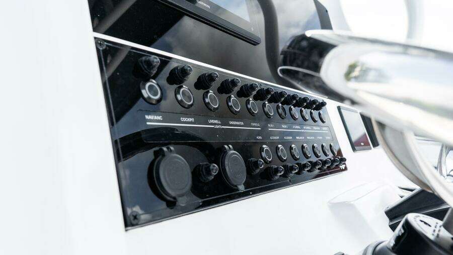 256 CC Adventure 25ft Tidewater Yacht For Sale