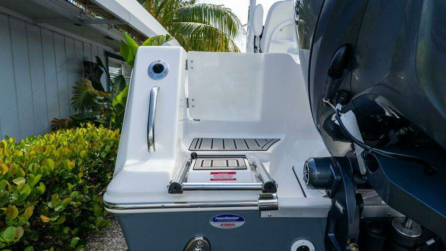 256 CC Adventure 25ft Tidewater Yacht For Sale