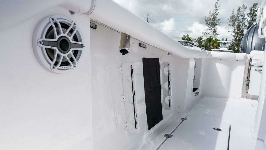 256 CC Adventure 25ft Tidewater Yacht For Sale