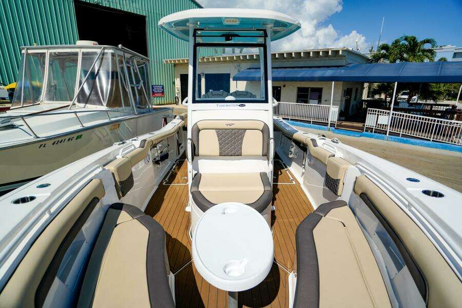 25ft Tidewater Yacht For Sale