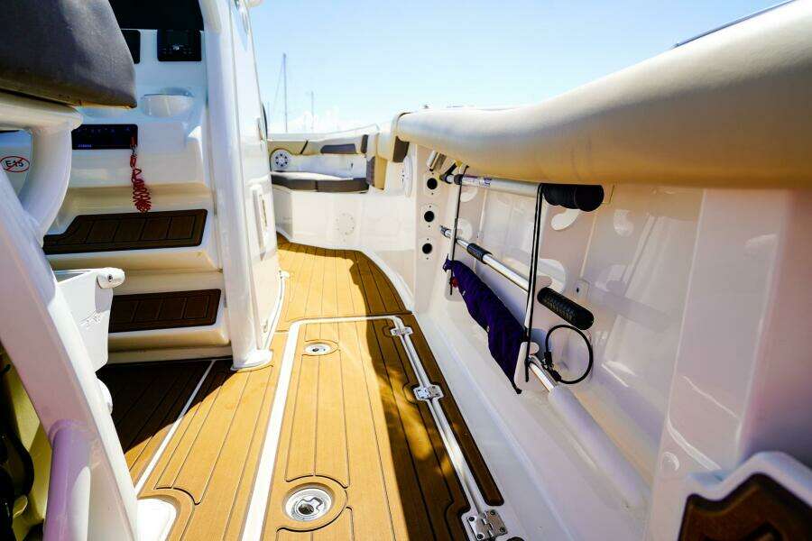 25ft Tidewater Yacht For Sale