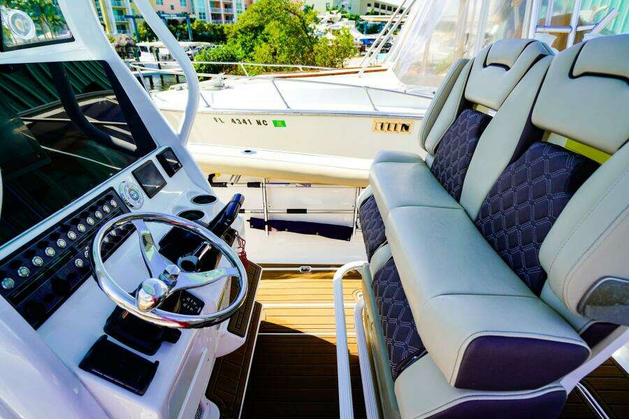 25ft Tidewater Yacht For Sale