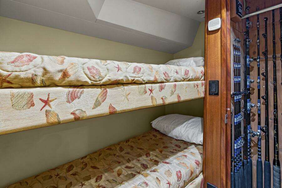2008 60 Hatteras Blacksmith Rear Starboard Stateroom