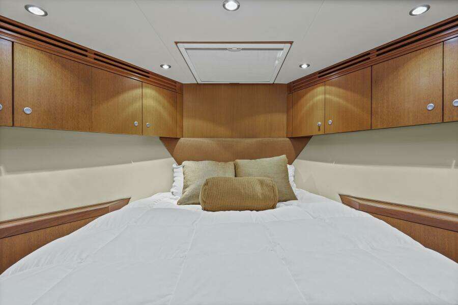 2008 60 Hatteras Blacksmith Forward Stateroom