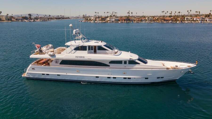 REVERIE 98ft Horizon Yacht For Sale