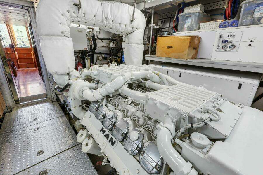 REVERIE 98ft Horizon Yacht For Sale