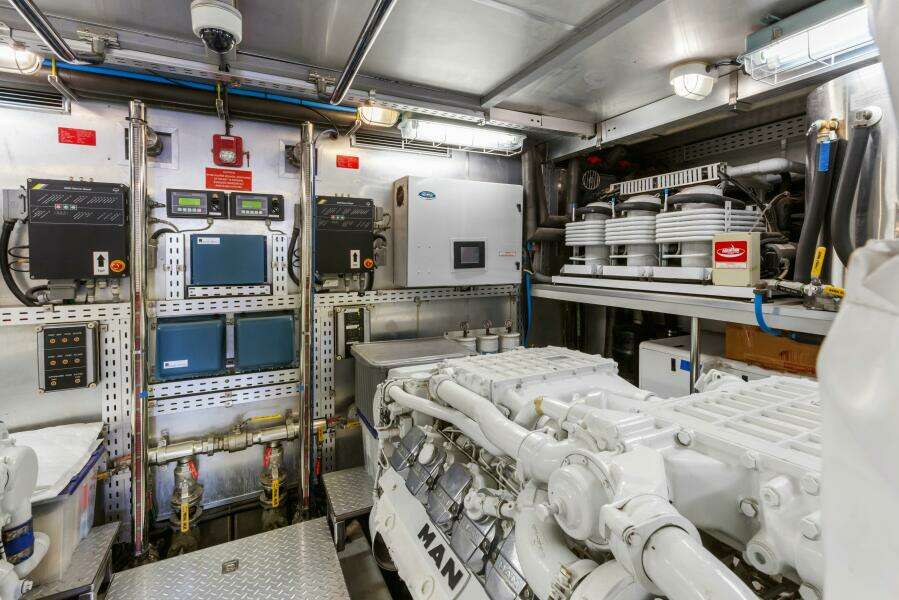 REVERIE 98ft Horizon Yacht For Sale