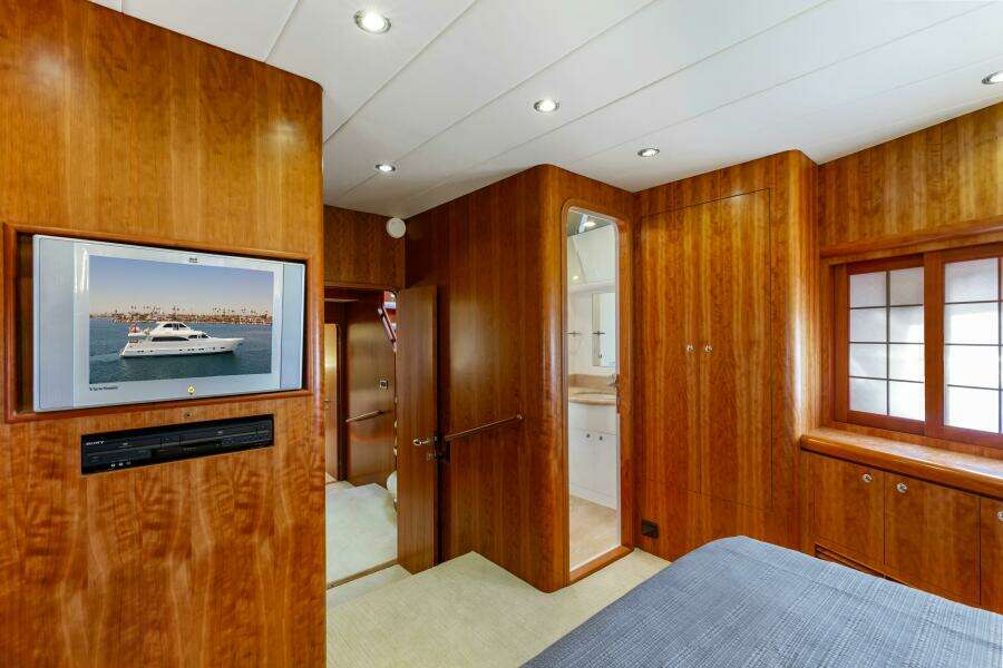 REVERIE 98ft Horizon Yacht For Sale