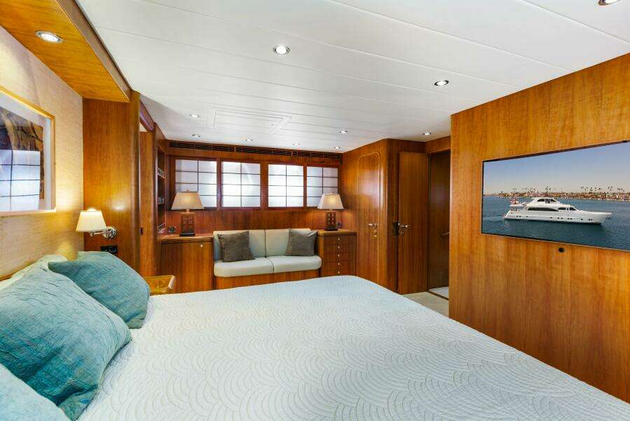 REVERIE 98ft Horizon Yacht For Sale