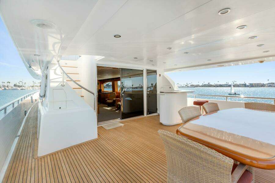 REVERIE 98ft Horizon Yacht For Sale
