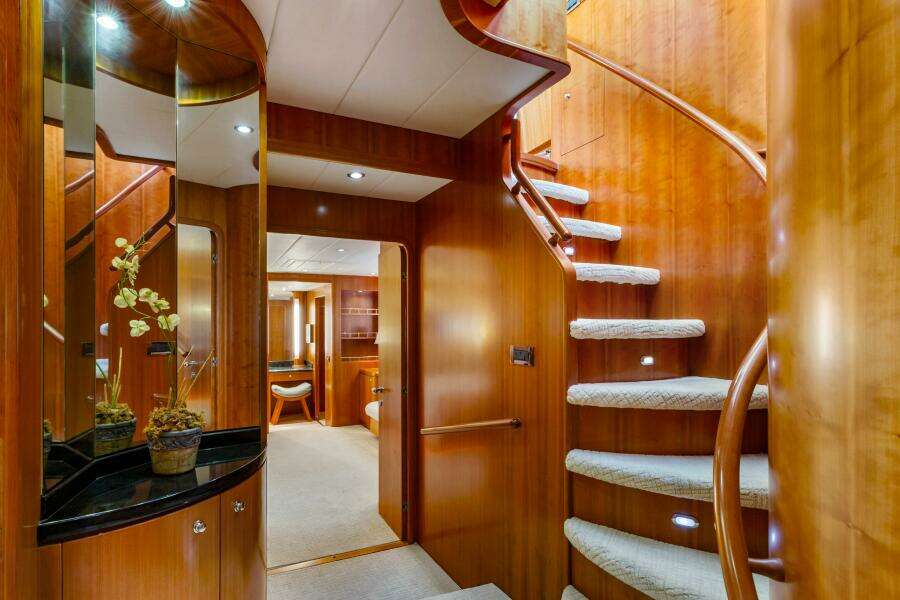 REVERIE 98ft Horizon Yacht For Sale