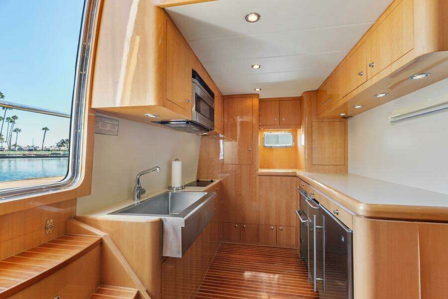 REVERIE 98ft Horizon Yacht For Sale