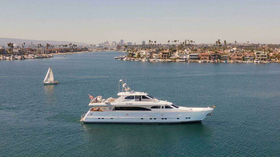 REVERIE 98ft Horizon Yacht For Sale