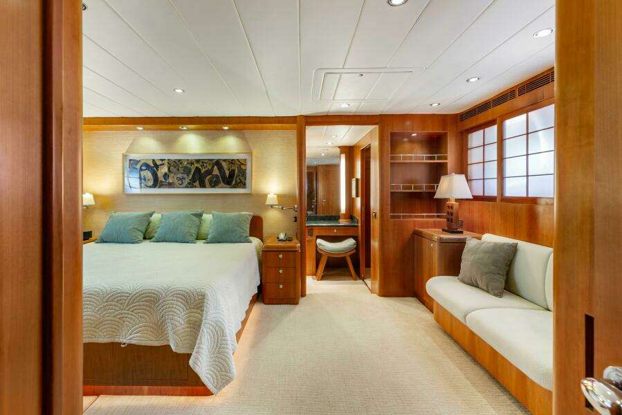 REVERIE 98ft Horizon Yacht For Sale