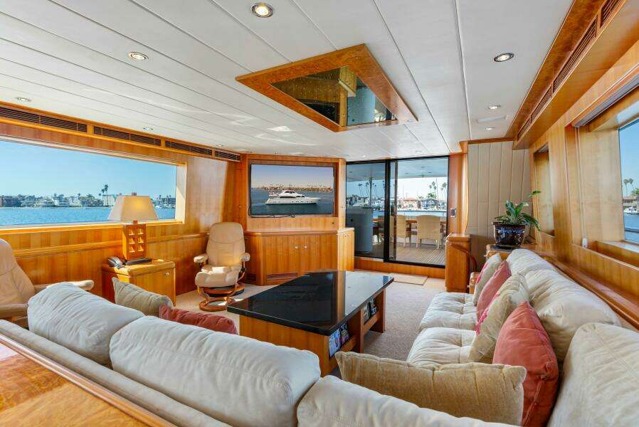 REVERIE 98ft Horizon Yacht For Sale