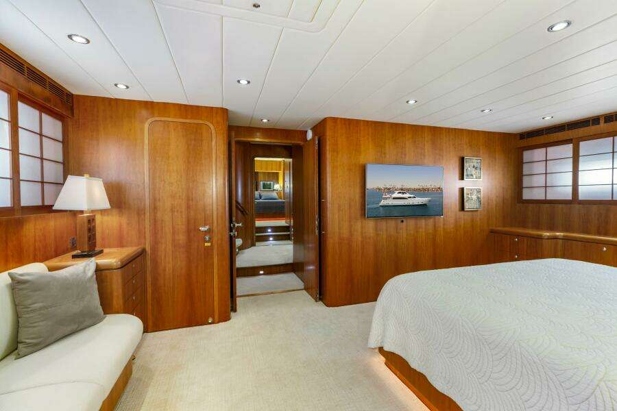 REVERIE 98ft Horizon Yacht For Sale