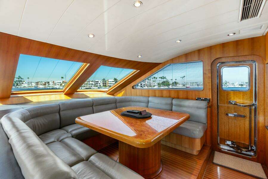REVERIE 98ft Horizon Yacht For Sale