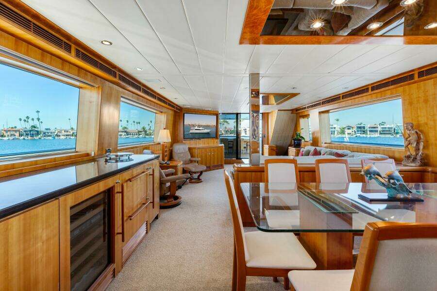 REVERIE 98ft Horizon Yacht For Sale