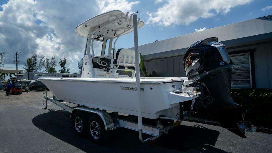 2410 Bay Max 24ft Tidewater Yacht For Sale