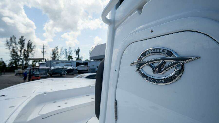 2410 Bay Max 24ft Tidewater Yacht For Sale