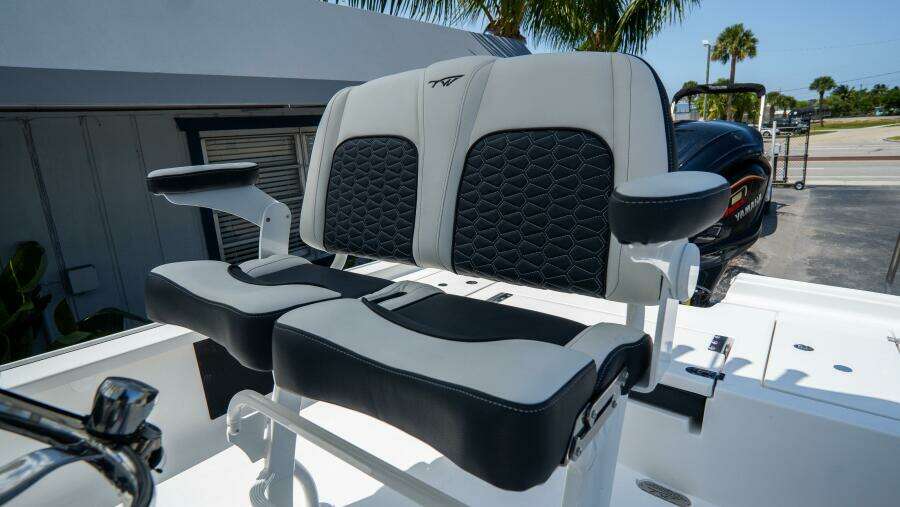 2410 Bay Max 24ft Tidewater Yacht For Sale