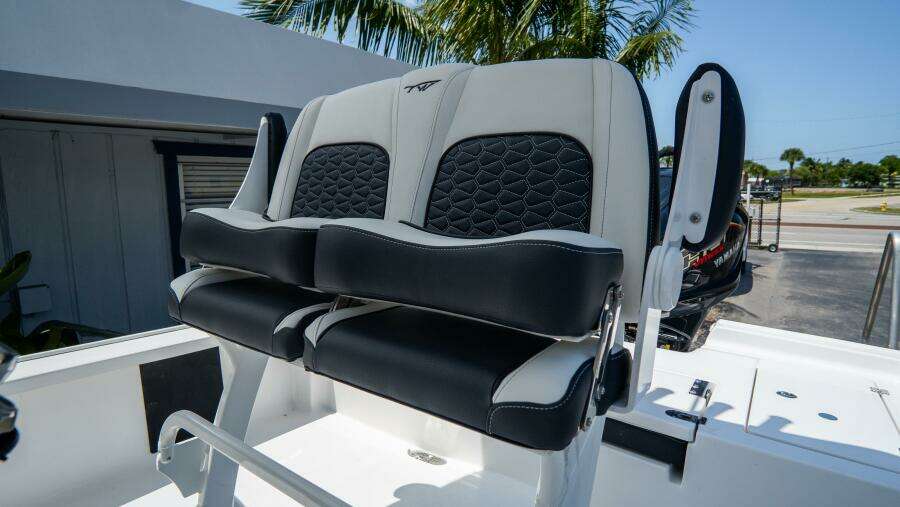 2410 Bay Max 24ft Tidewater Yacht For Sale